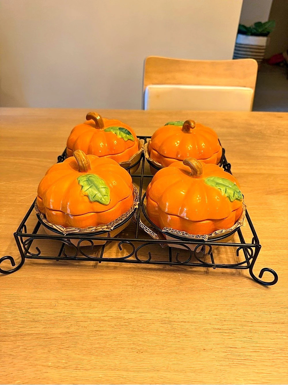 NWOT Temptations By Tara Set Of 4 Pumpkins Mini Bakers